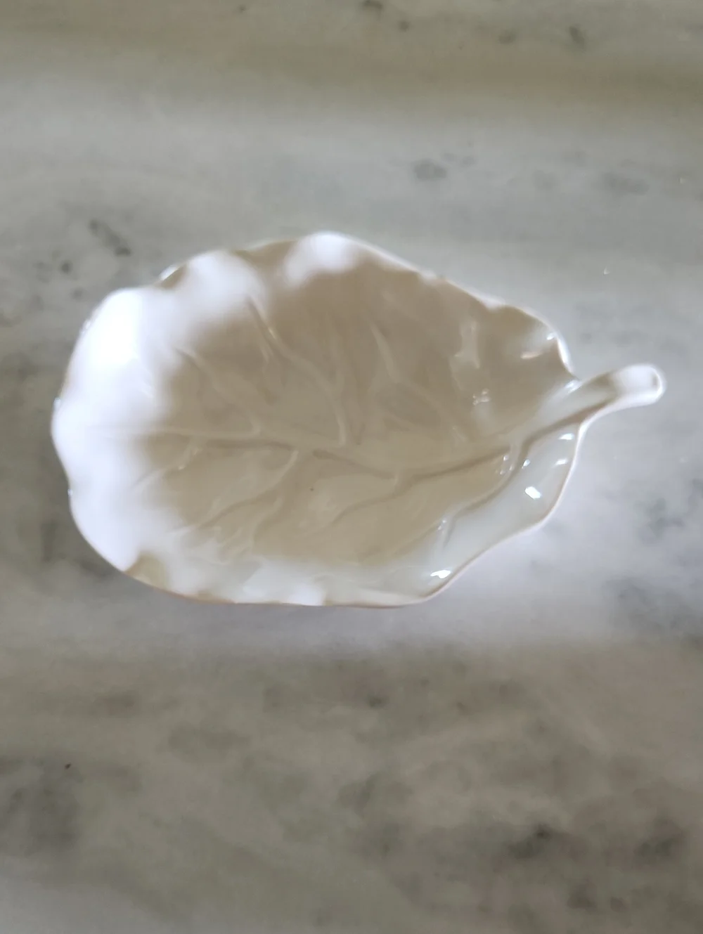 Leaf-Shaped Melamine Small Serving Platter in White